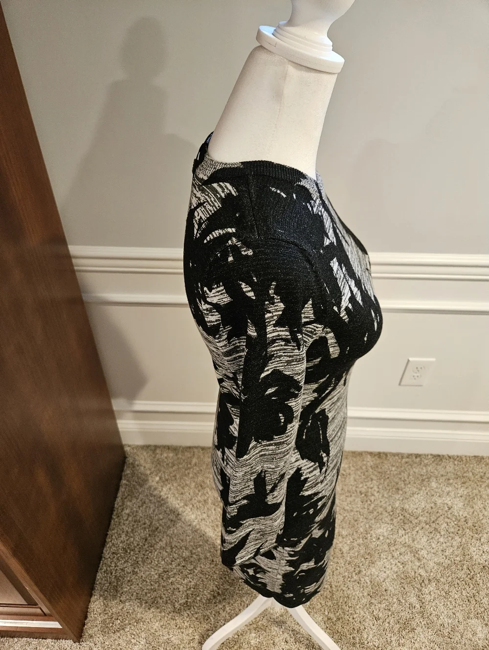 KAREN MILLEN Black & Gray Floral Knit Midi Dress. NWT - Picture 7 of 7